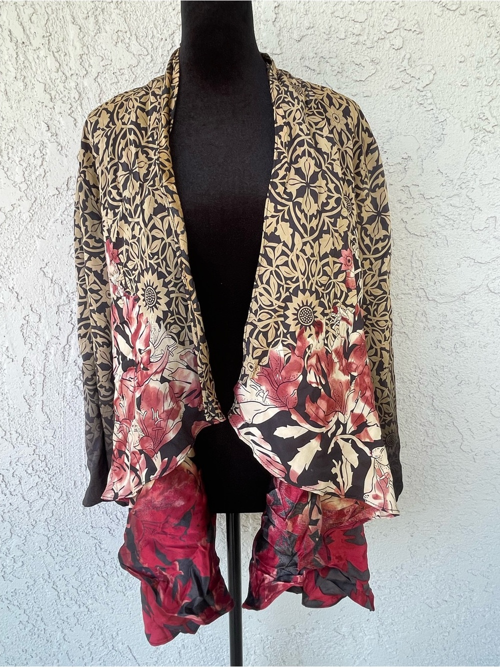 TRITÓN Floral Open-Front Draped Tunic - Black & Red